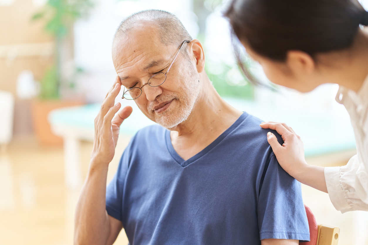 Elderly people with headaches and worried families
