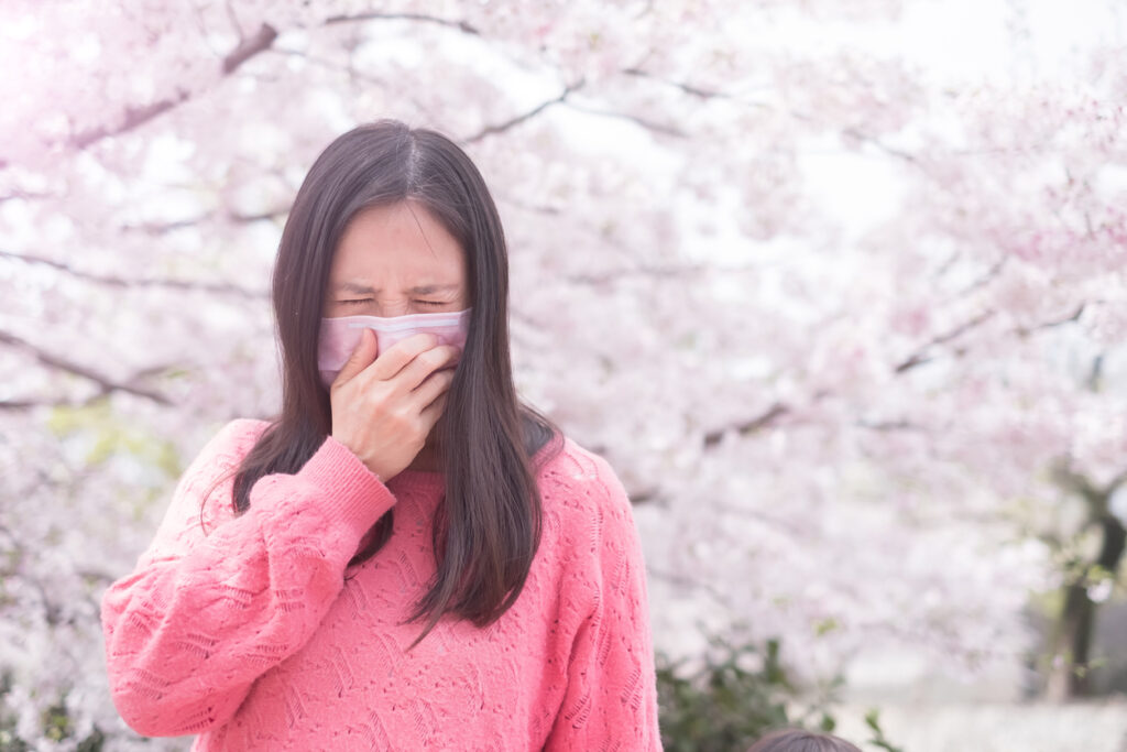 薬で効果が不十分な花粉症には、 鼻でブロック