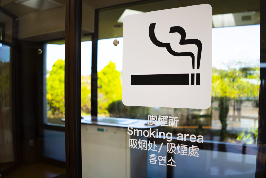 東海道新幹線も、大至急ホーム上の喫煙所の撤廃を！