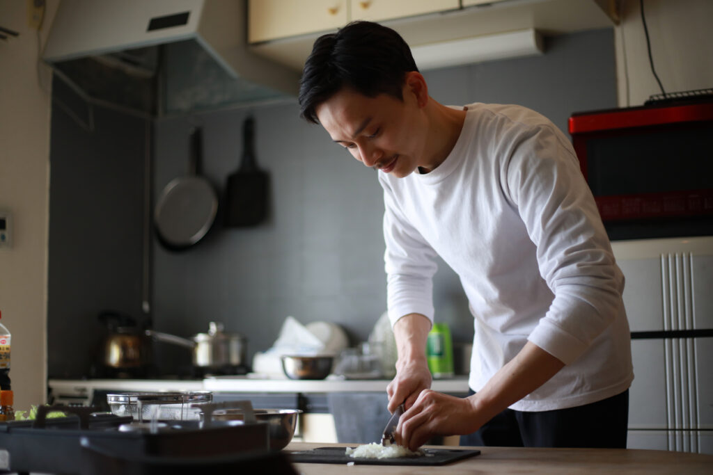 料理しない男は危ない──勝男が落ちかけた崖