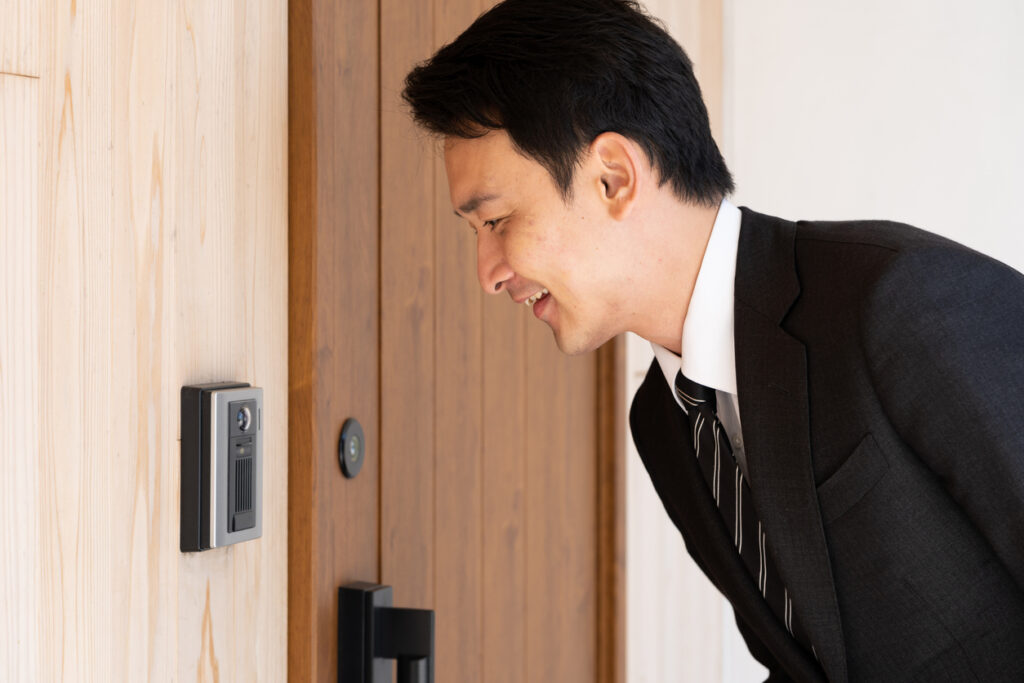 32万円の指輪が1万円に―認知症高齢者を狙う「訪問買取」の現実
